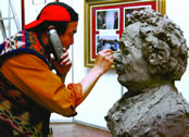 p. 126 – Yuan sculpting while on phone