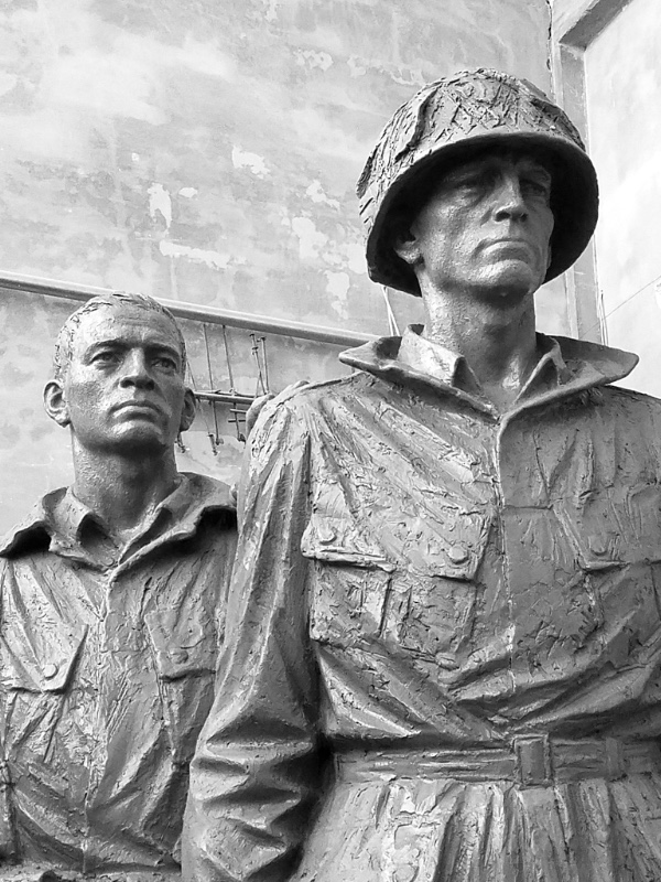 Sculptures of soldiers